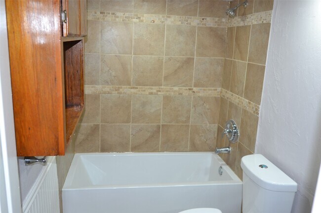 Building Photo - 22527 Market Square Ln