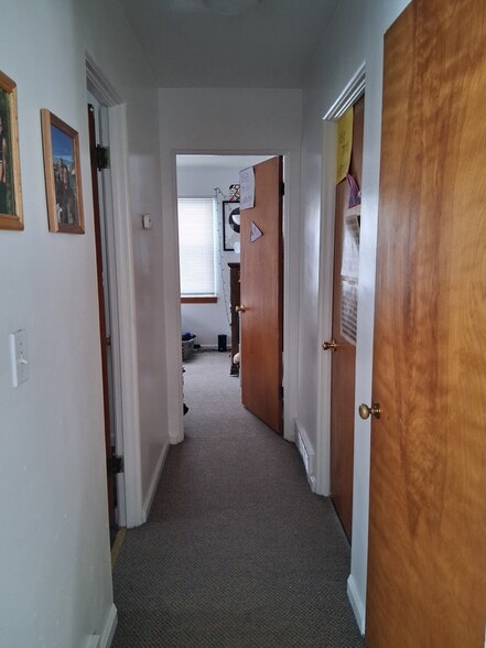 hall entrance - 1 Joyanne Ct