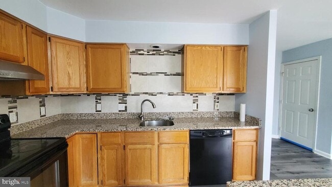 Building Photo - 6539 Huntshire Dr