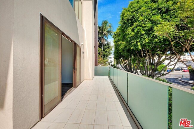 Building Photo - 1249 N Formosa Ave