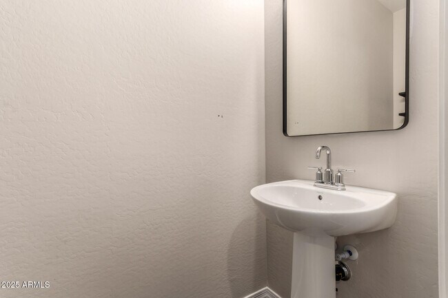 Building Photo - 5418 S Vincent