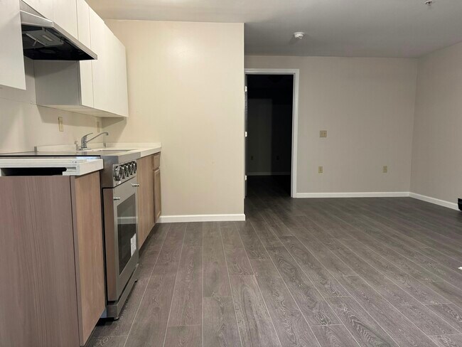 Building Photo - 355 S Main St