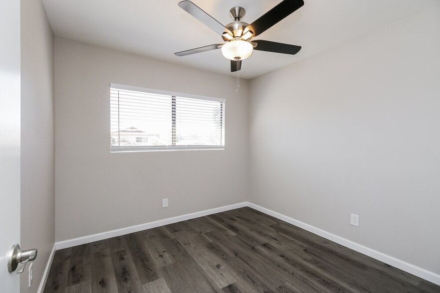 Building Photo - 4550 E Harmony Ave