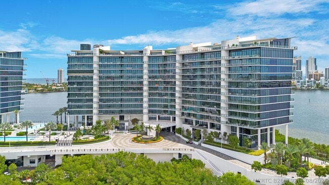 Building Photo - 5000 Island Estates Dr