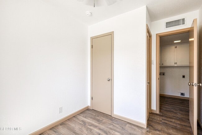 Building Photo - 4945 Vista Grande Cir