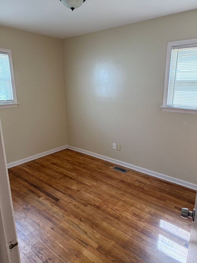 Building Photo - Awesome Property for an Awesome Price