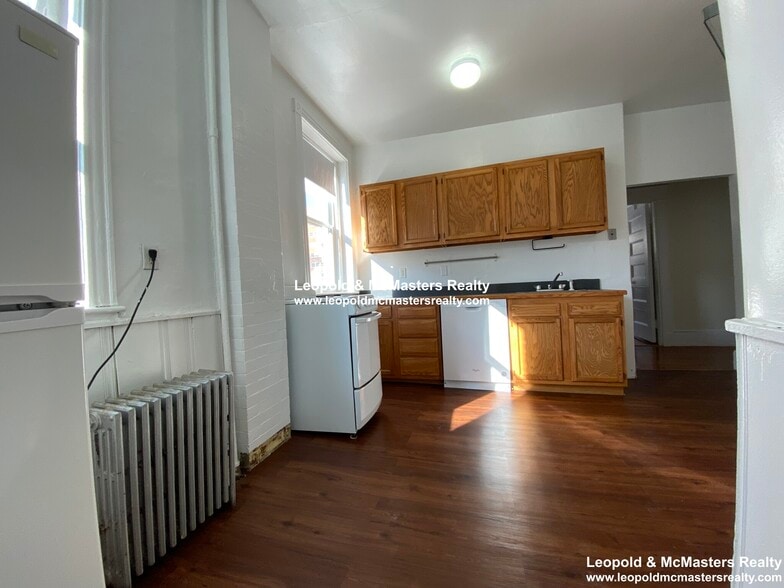 Building Photo - 1695 Beacon St