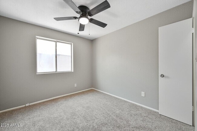 Building Photo - 531 W Emelita Ave