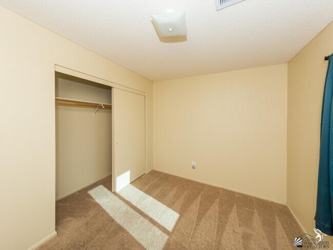 Building Photo - 3825 S Isabel Dr