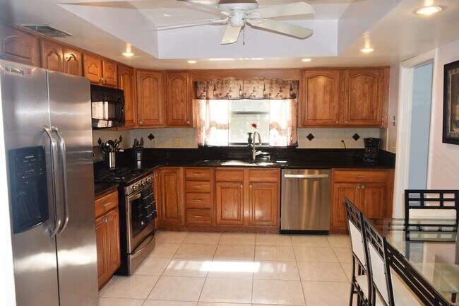 Building Photo - 8416 Indian Wells Ct