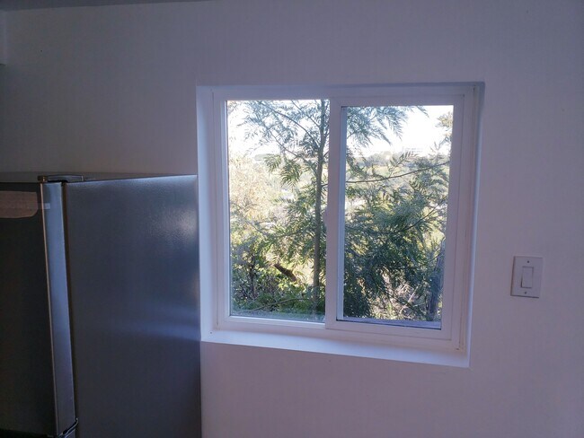 Building Photo - 960 N Tigertail Rd