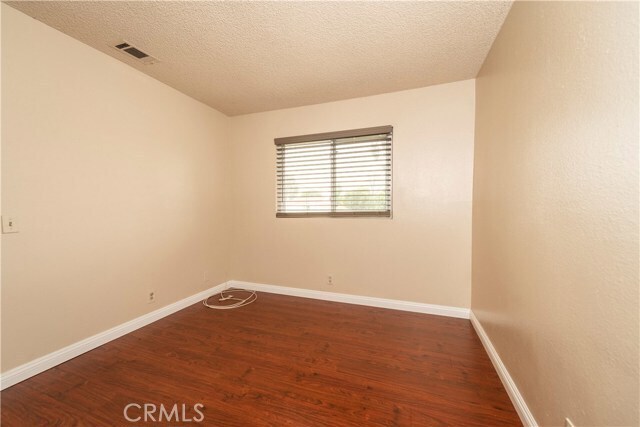 Building Photo - 1439 N Elderberry Ave