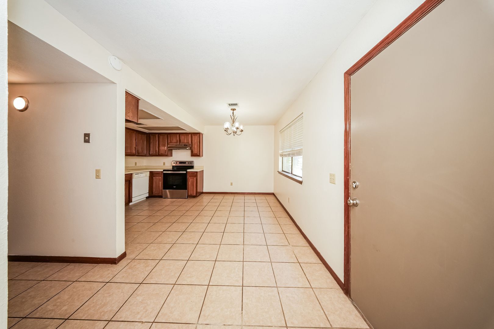 Building Photo - 2614 Martin Ln