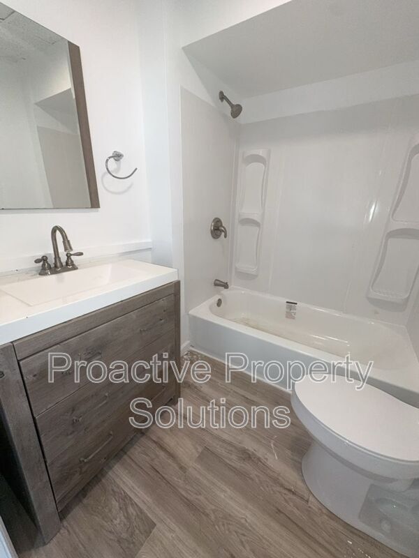 Building Photo - 415-417-417 17th Ave