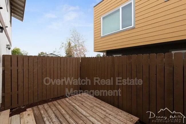 Building Photo - 627 N Klevin St