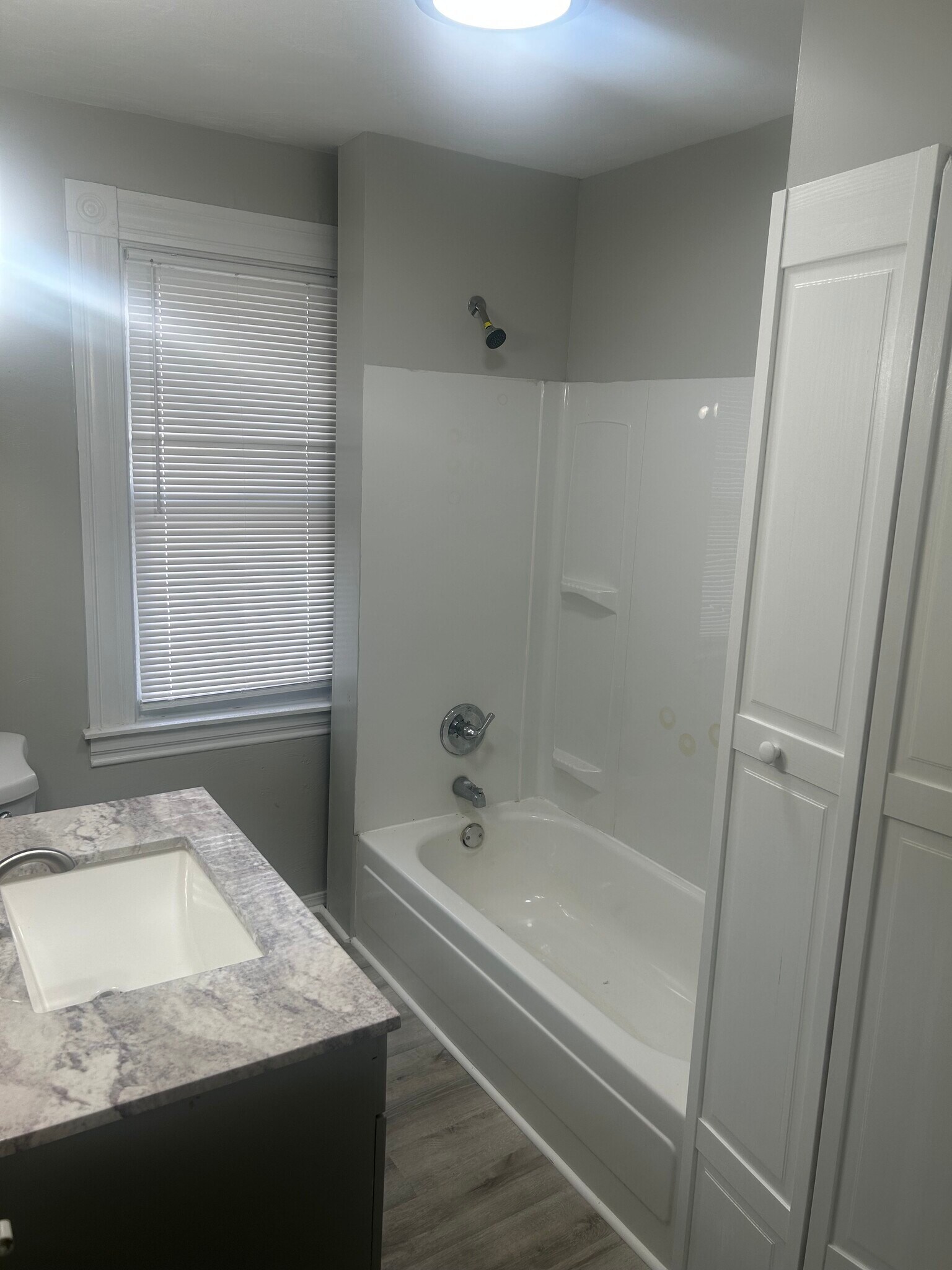 Building Photo - 1005 Broadway St