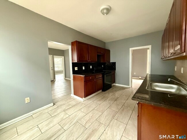 Building Photo - 72 Burton St