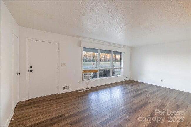 Building Photo - 44261 US-52