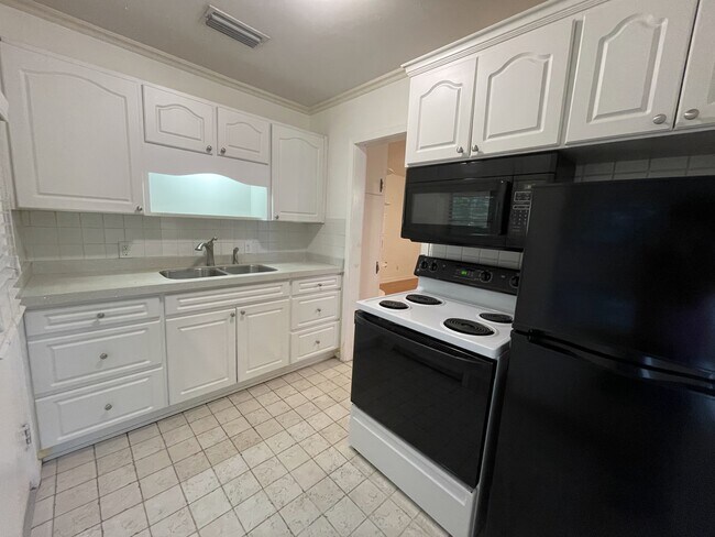 Kitchen - 69 Davis Blvd