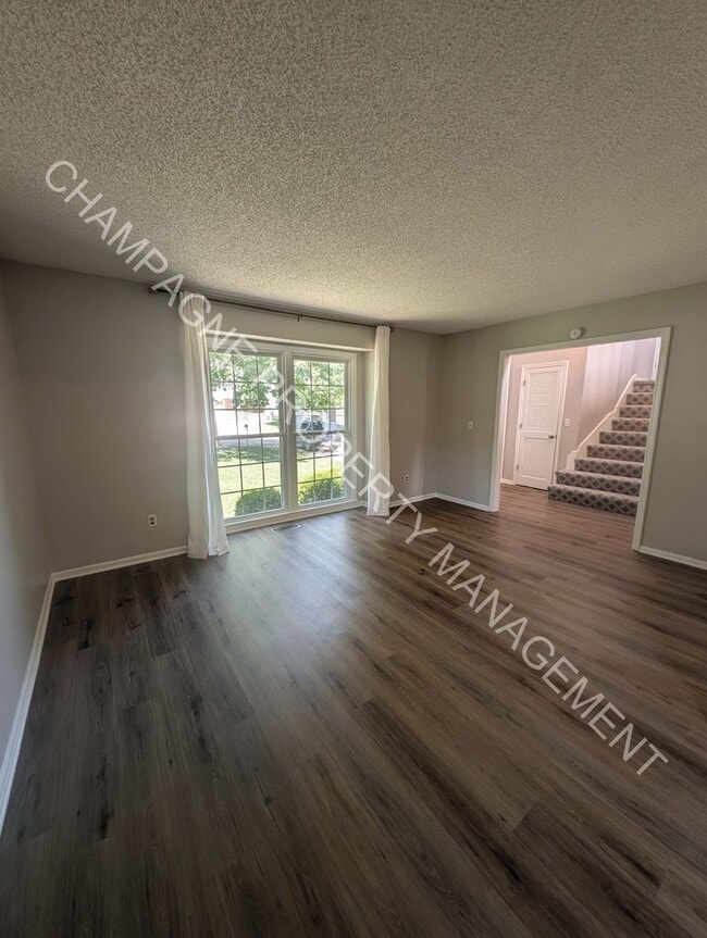 Building Photo - GORGEOUS LENEXA HOME FOR RENT - FLAT ROCK ...
