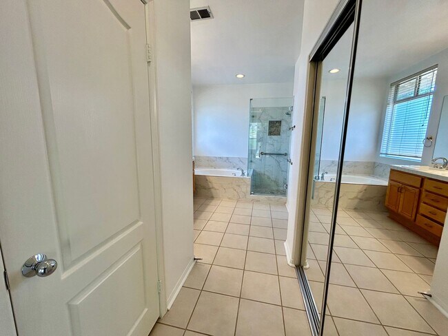 Building Photo - Upcoming! Move in Ready 7/25/26 Spacious 4 Bed/2.5 Bath Home Escondido