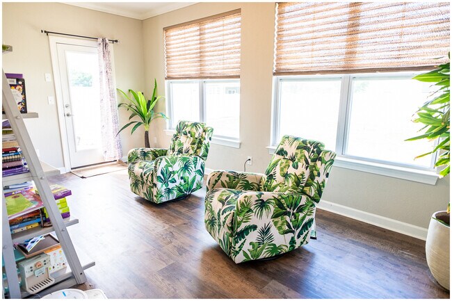 Building Photo - 1321 Parkdale St