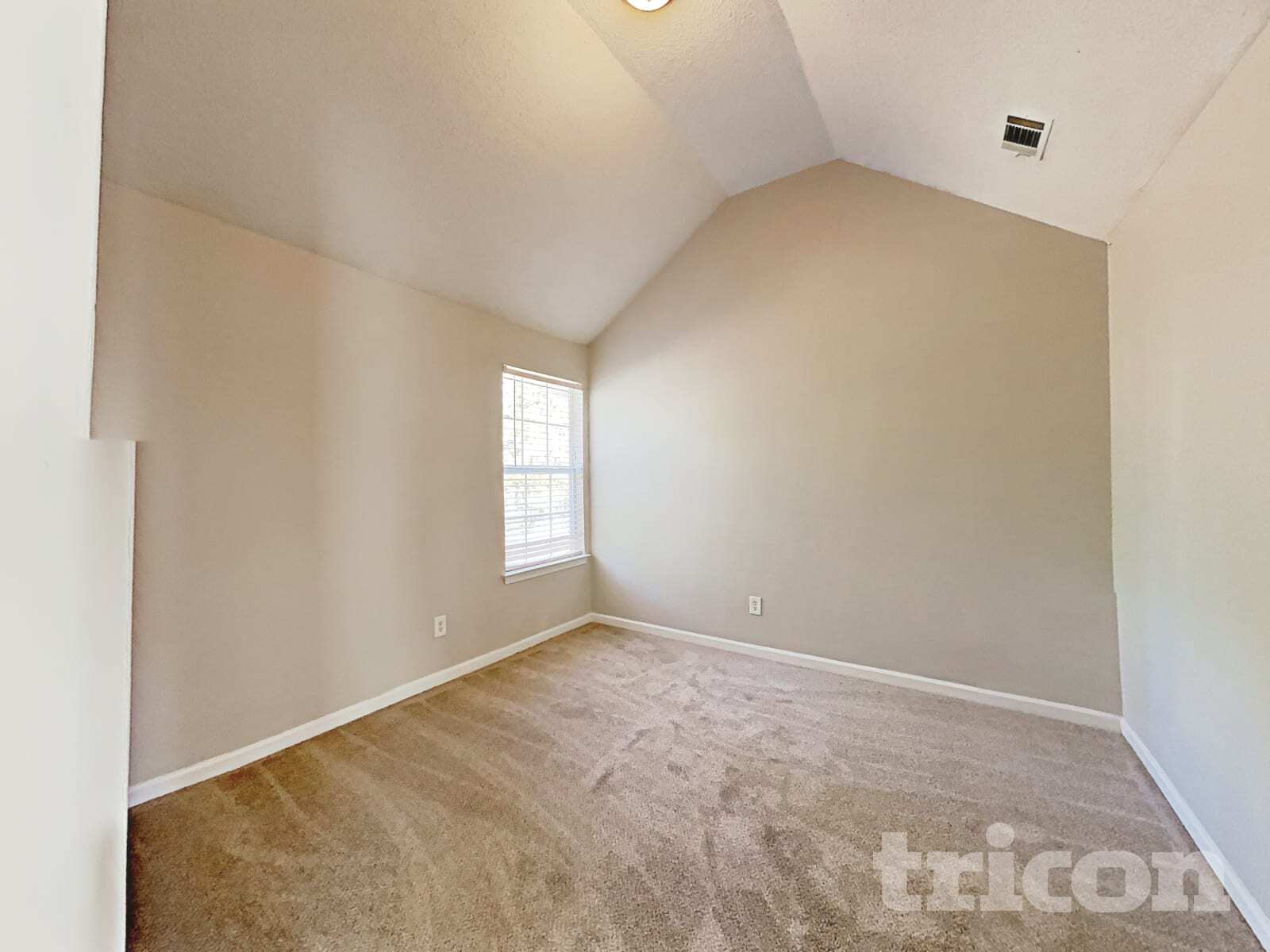 Building Photo - 205 Oak Terrace Dr