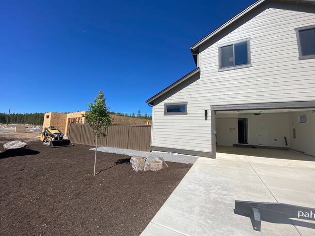 Building Photo - Beautiful home near Shevlin Park