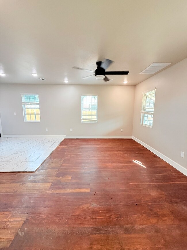 Building Photo - 5909 NW 40th St