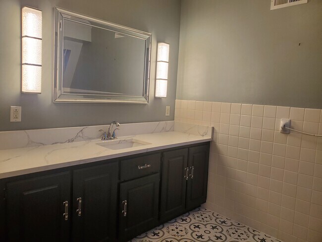 Building Photo - 4704 Great Oaks Dr