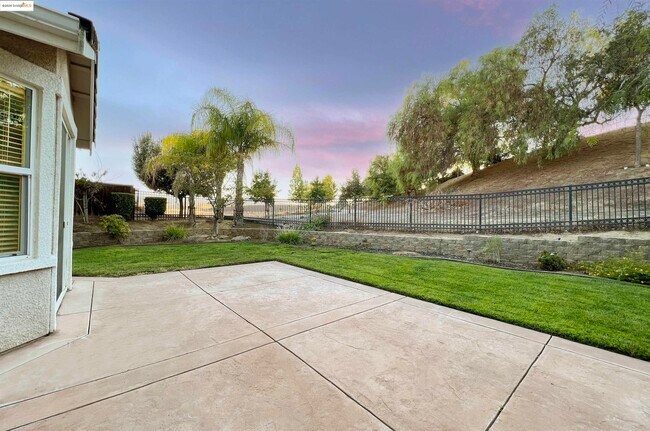 Building Photo - 2765 St Andrews Dr