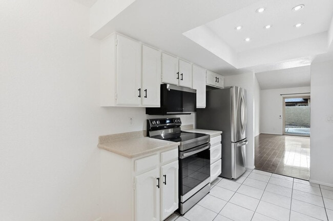 Building Photo - 715 W Boxelder Pl