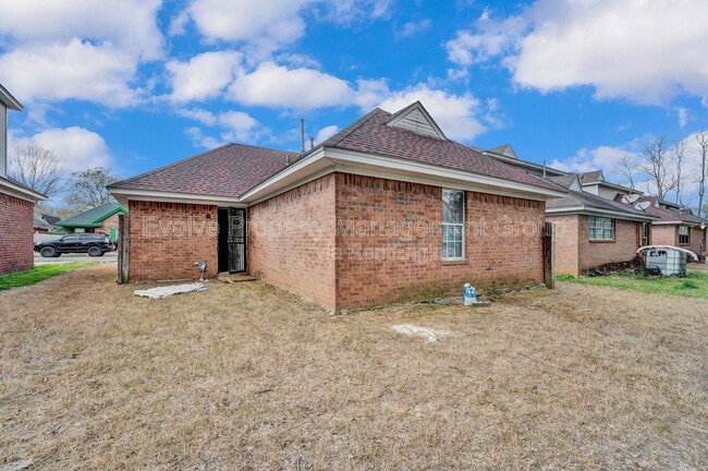 Building Photo - 3014 Meadows Ln