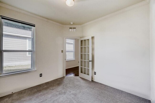 Building Photo - 183 Eves Necklace Dr.