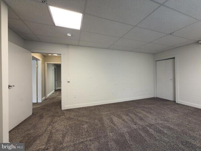 Building Photo - 100 S Front St