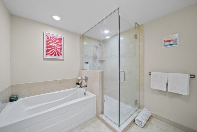Building Photo - Watermark Waikiki Unit 901 w/ Panoramic Oc...