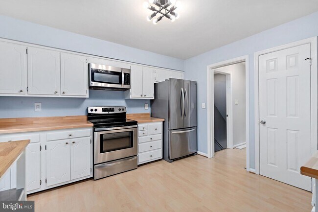 Building Photo - 9106 Suede Ct