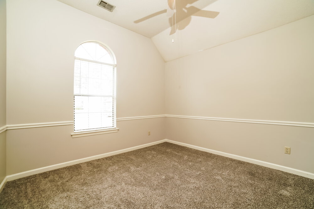 Building Photo - 5618 Heather View Dr