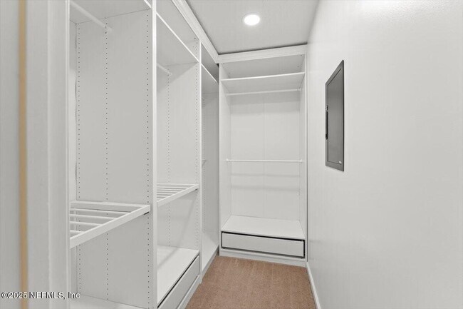 Building Photo - 1333 Lindseys Xing Dr