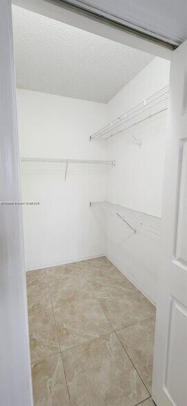 Building Photo - 10342 Fox Trail Rd S