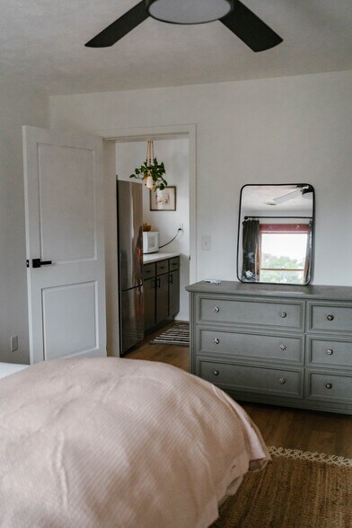 Building Photo - 711 S Phillips Ave