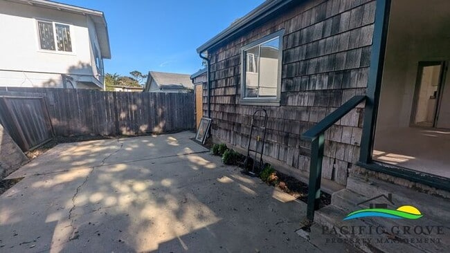 Building Photo - Warm & Welcoming 3-Bed Cottage with Character on 17-Mile Drive