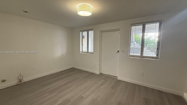 Building Photo - 820 15th St