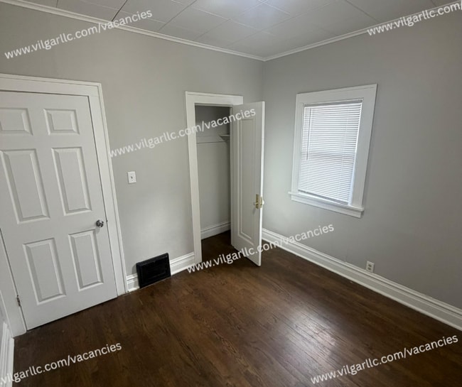 Building Photo - FOR RENT — SPACIOUS 3 BED / 2 BATH HOME