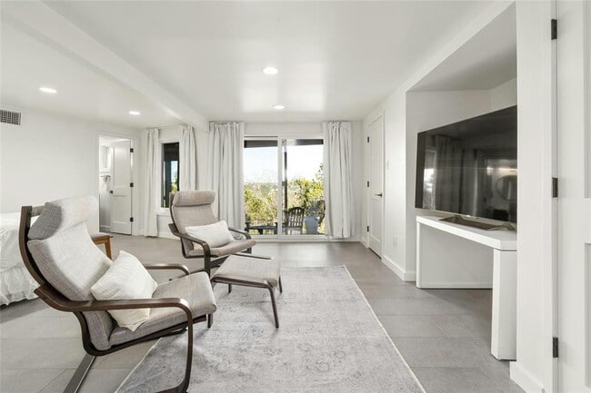 Building Photo - 1000 Redbud Trail