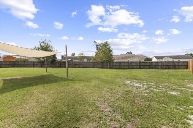 Building Photo - Bradford Estates!