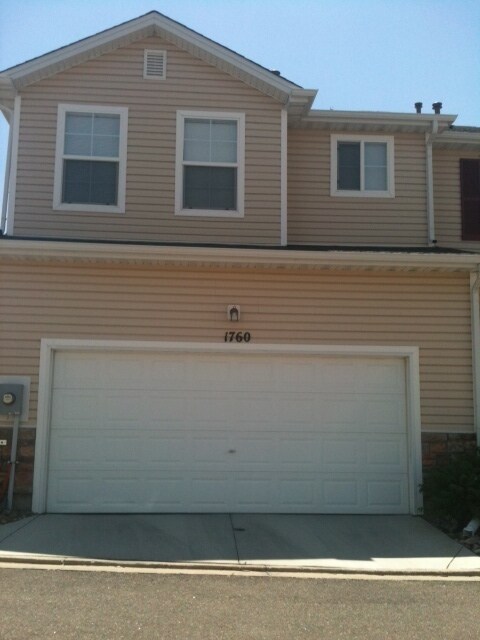 Building Photo - Specious Two Story Townhome