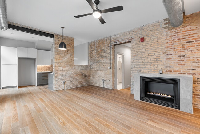 Building Photo - 1810 N Wells St