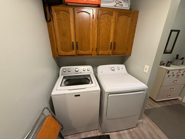 Building Photo - Beautiful 2 Bedroom in Secluded Area