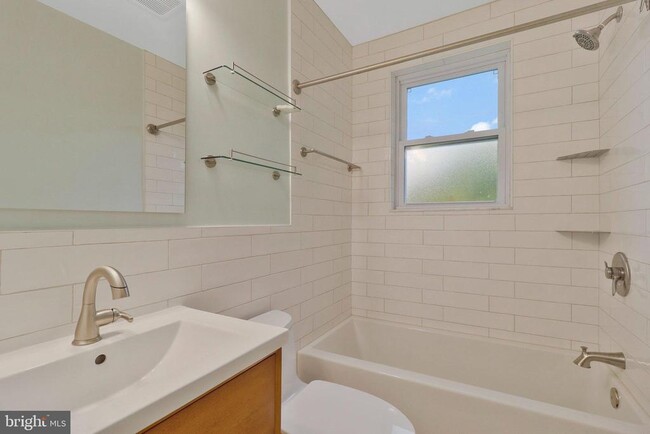 Building Photo - 1907 Alberti Dr
